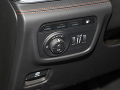 2023款 2.0T 4xe 巅峰版