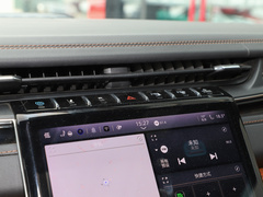 2023款 2.0T 4xe 巅峰版