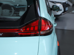 2023款 1.5L CVT闪耀版