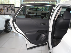 2023款 2.0L CVT两驱尊享版
