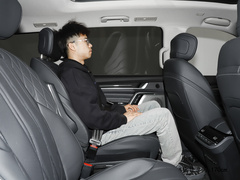 2023款 2.0T 汽油旗舰版 6座