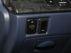 2023款 2.0L 手动舒适型CNG 9座