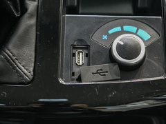 2023款 2.0L 手动舒适型CNG 9座