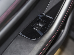 2023款 2.0L 自动质臻版