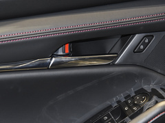 2023款 2.0L 自动质臻版