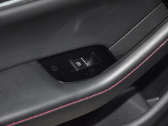 2023款 2.0L 自动质臻版