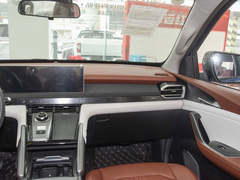 2023款 2.0T 自动 柴油双增压四驱豪华版 长轴