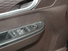 2023款 2.0L 自动长轴创享型 7座