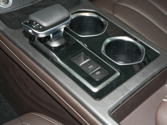 2023款 2.0L 自动长轴商务型 7座