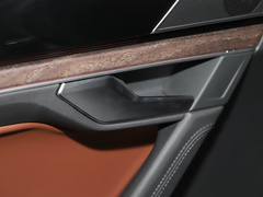 2023款 3.0TSI 锐尊火山岩涂装运动版