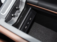 2024款 GLB 220 4MATIC