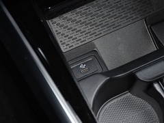 2024款 GLB 220 4MATIC