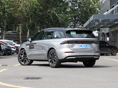 2023款 2.0T 四驱尊睿混动版