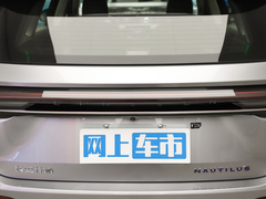 2023款 2.0T 四驱尊逸混动版