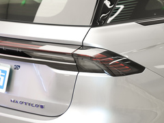 2023款 2.0T 四驱尊逸混动版