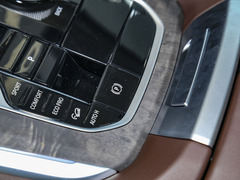 2023款 xDrive 30Li 尊享型M运动曜夜套装