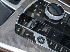 2023款 xDrive 30Li 尊享型M运动曜夜套装