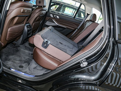 2023款 xDrive 30Li 尊享型M运动曜夜套装