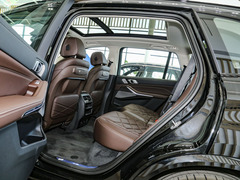 2023款 xDrive 30Li 尊享型M运动曜夜套装