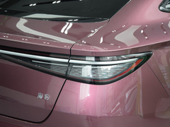 2023款 DM-i 1.5T 121km 尊荣型