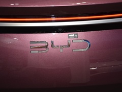 2023款 DM-i 1.5T 121km 旗舰型