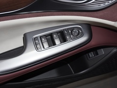 2023款 DM-i 1.5T 121km 旗舰型