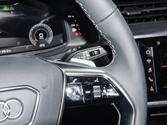 2024款 45TFSI quattro S-line 见远型 流晶套装