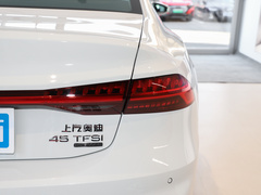 2024款 45TFSI quattro S-line 见远型 流晶套装