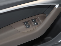 2024款 45TFSI quattro S-line 见远型 流晶套装