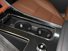 2023款 3.0T V6 四驱尊雅巡航版 六座