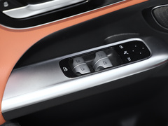 2023款 改款 GLC 260 L 4MATIC 动感型 5座