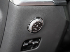 2023款 改款 GLC 260 L 4MATIC 动感型 5座