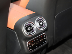2023款 改款 GLC 300 L 4MATIC 豪华型 7座