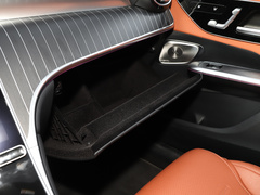 2023款 改款 GLC 300 L 4MATIC 豪华型 7座