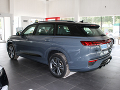 2024款 45 TFSI quattro 齐云型 飞骑套装 7座