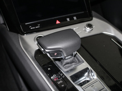 2024款 45 TFSI quattro 齊云型 飛騎套裝 7座