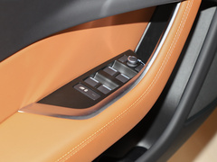 2024款 2.0T 250PS R-DYNAMIC S耀黑运动版