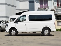2024款 Pro 2.0T手动长轴中顶7座 