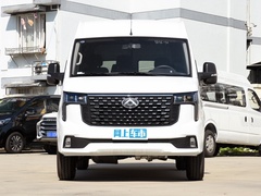 2024款 Pro 2.0T手动长轴中顶7座 