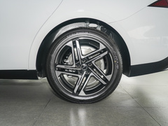 2025款 EV 510km 后驱尊荣版