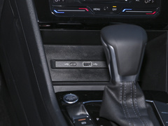 2024款 300TSI 自动两驱智享版