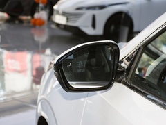 2024款 2.0T 两驱全球行版