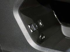 2024款 2.0T 两驱全球行版