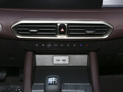 2024款 1.5T 手动洋房 5座 