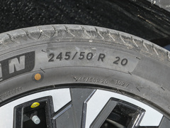 2023款 2.0T 自动两驱尊贵版 5座