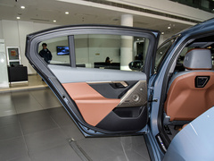 2024款 eDrive 35L 尊享型 豪华套装