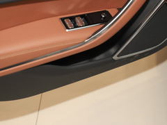 2024款 2.0T P300 四驱旗舰运动鎏金版