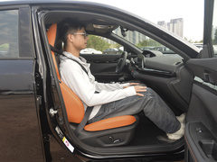 2024款 1.5T 尊贵运动型