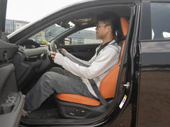 2024款 1.5T 尊贵运动型