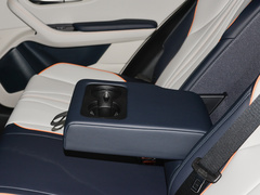 2024款 荣耀版 EV 520km 豪华型
